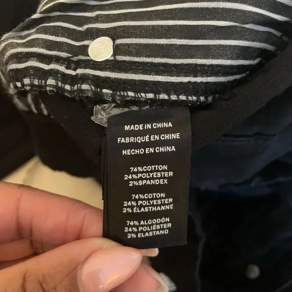 Kenneth Cole Tapered Fit Straight Leg Jeans - Size 44x32 - Picture 16 of 16